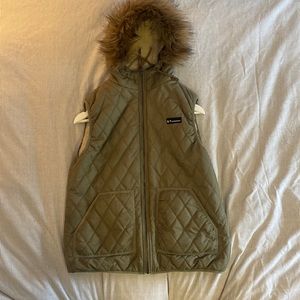 Hunter green vest, fleece lining, fur rim on hood